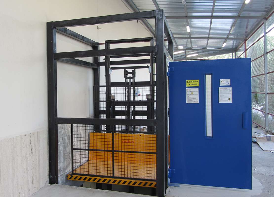 compact-load-lift-13.jpg
