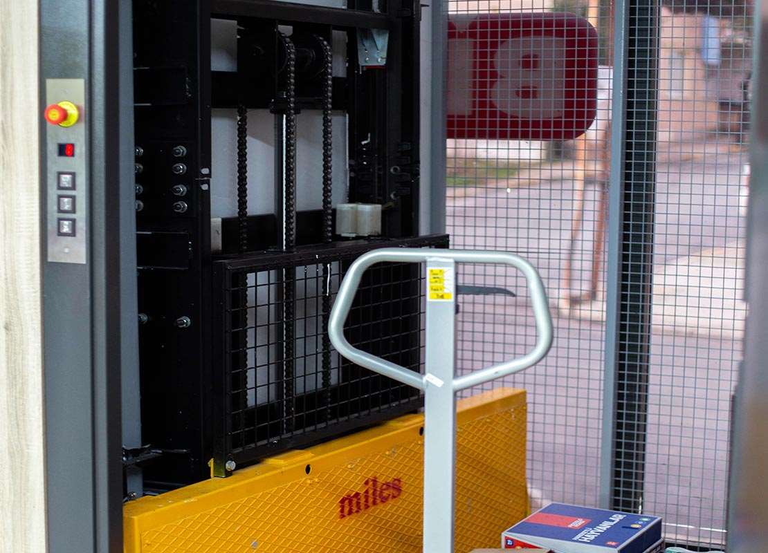 compact-load-lift-4.jpg