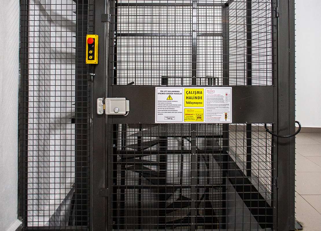 compact-load-lift-5.jpg