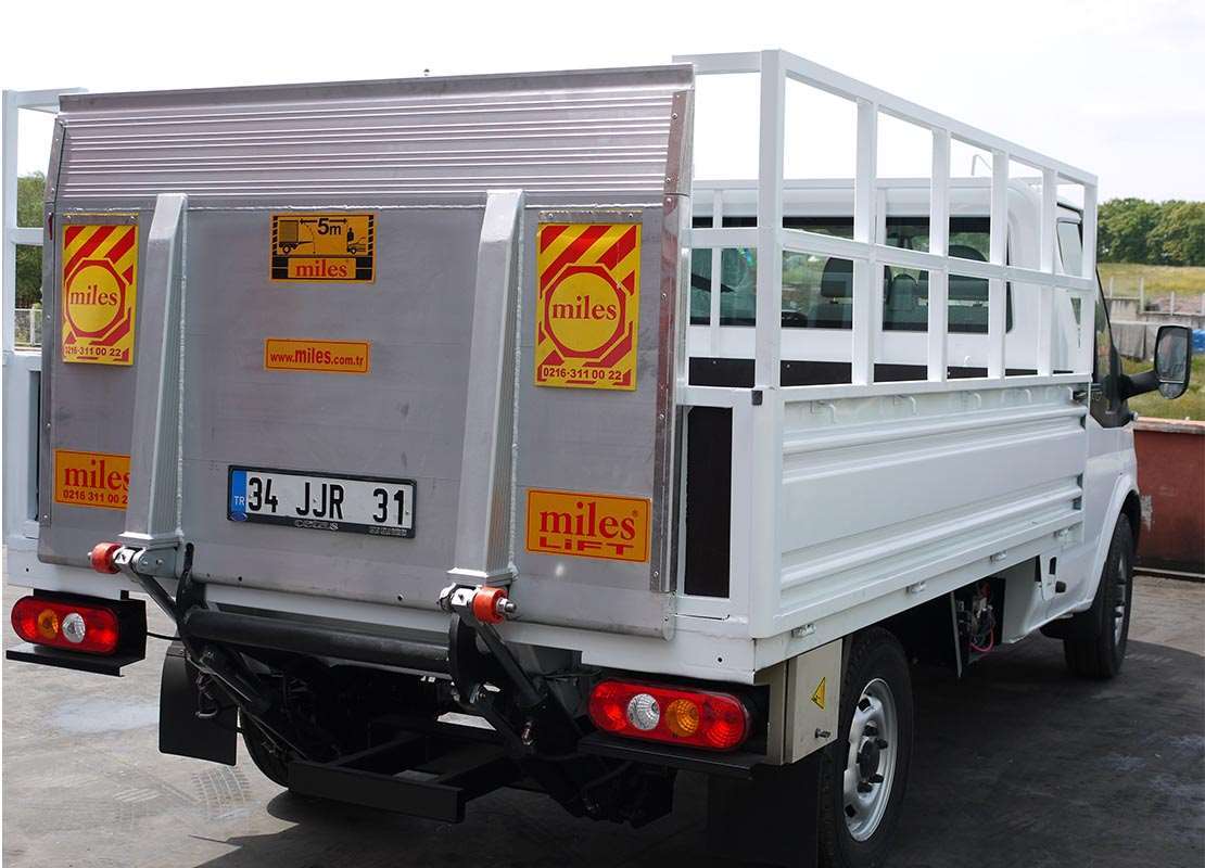 lkw-ladebordwand-aus-aluminium-3.jpg