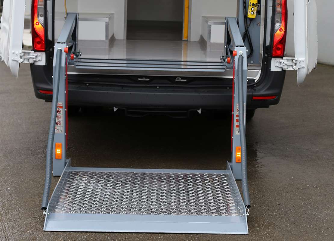 tailgate-hydraulic-load-lift-110.jpg